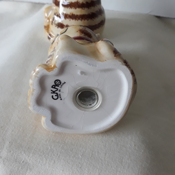 Vintage  Salt and Pepper Shakers - Picture 3 of 3